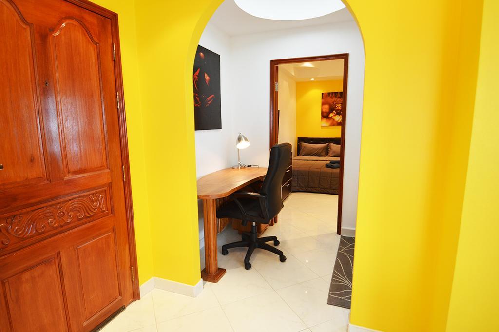 Ruamchok Ocean View Apartment Pattaya Bagian luar foto